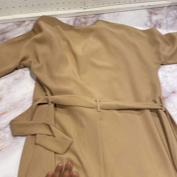 Asos jumpsuit .SZ 8 features fabric belt, front zip and snaps closure. - Picture 6 of 8